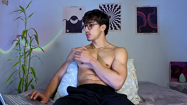 Snapshot of LatinReall chatting on October 23, 2025, 1:26 am LatinReall online show from October 23, 2025, 1:26 am