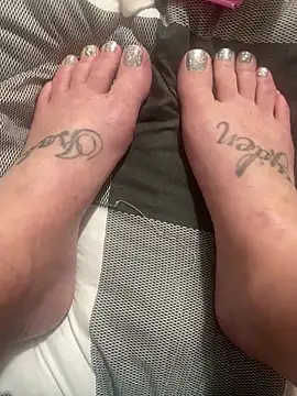 kmaddycakes1 online show from February 26, 2026, 9:31 am