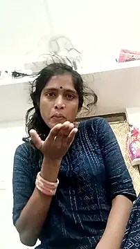 Snapshot of Guriya0076 chatting on November 18, 2025, 10:02 pm Guriya0076 online show from November 18, 2025, 10:02 pm