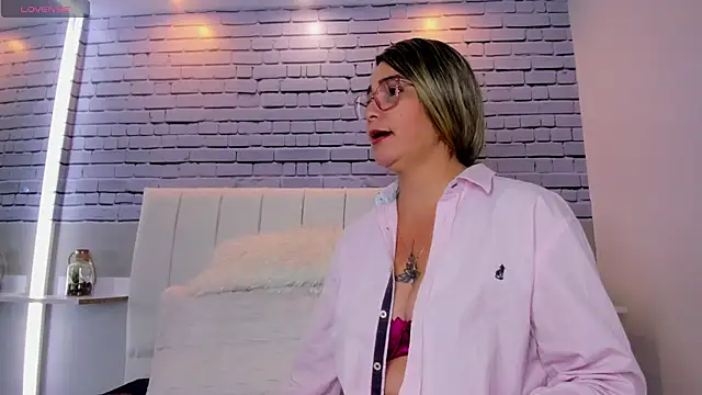 Snapshot of MelanyVegas chatting on September 19, 2025, 8:18 am MelanyVegas online show from September 19, 2025, 8:18 am