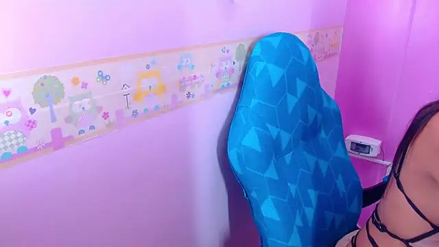 EMMA ROGGER online show from September 11, 2025, 5:24 pm