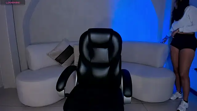 Snapshot of AmbarJames_ chatting on October 1, 2025, 12:09 pm AmbarJames online show from October 1, 2025, 12:09 pm