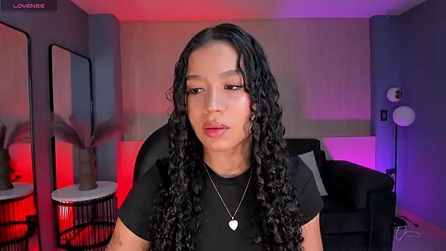 Snapshot of SophieHouston_ chatting on September 21, 2025, 11:10 pm SophieHouston online show from September 21, 2025, 11:10 pm