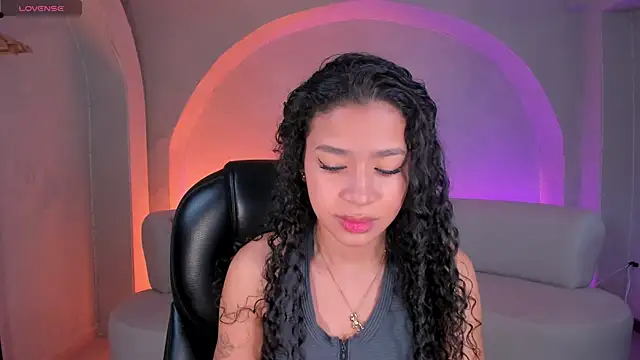 Snapshot of SophieHouston_ chatting on October 17, 2025, 4:38 am SophieHouston online show from October 17, 2025, 4:38 am
