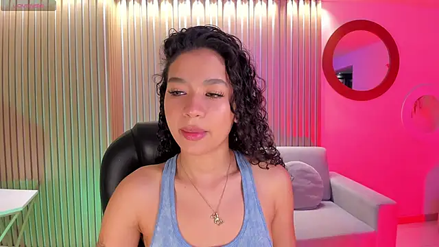 Snapshot of SophieHouston_ chatting on October 9, 2025, 4:24 am SophieHouston online show from October 9, 2025, 4:24 am