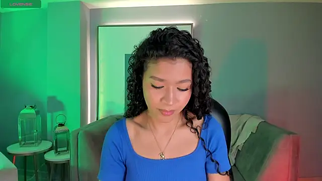 Snapshot of SophieHouston_ chatting on October 16, 2025, 3:26 am SophieHouston online show from October 16, 2025, 3:26 am