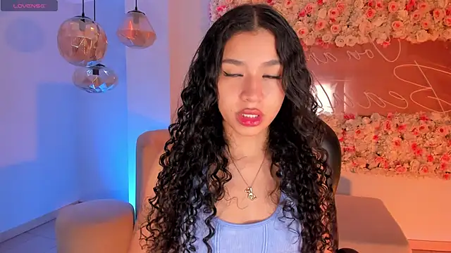 Snapshot of SophieHouston_ chatting on October 3, 2025, 4:36 am SophieHouston online show from October 3, 2025, 4:36 am