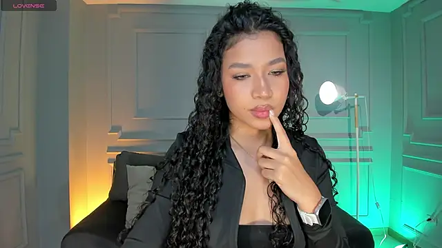 SophieHouston  online show from November 14, 2025, 4:05 am