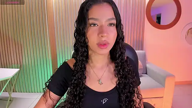 Snapshot of SophieHouston_ chatting on October 11, 2025, 4:24 am SophieHouston online show from October 11, 2025, 4:24 am