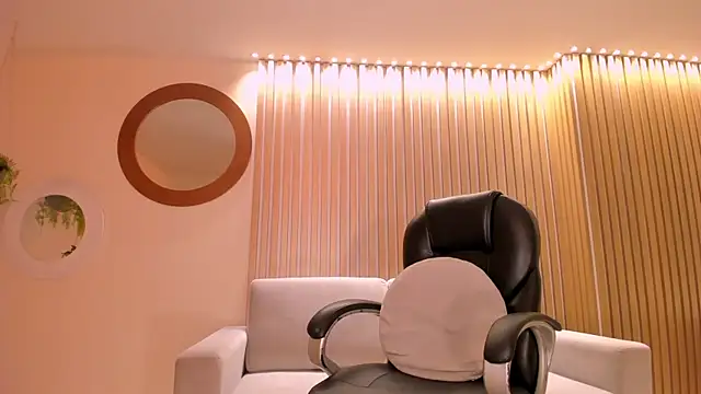 Snapshot of MilaLawrence chatting on January 8, 2026, 11:16 am MilaLawrence online show from January 8, 2026, 11:16 am