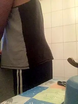 Snapshot of PIROCAGG21 chatting on December 18, 2025, 8:19 am PIROCAGG21 online show from December 18, 2025, 8:19 am