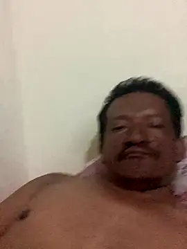 Snapshot of PIROCAGG21 chatting on December 1, 2025, 11:16 pm PIROCAGG21 online show from December 1, 2025, 11:16 pm