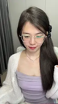 Qianqian-888 online show from December 18, 2025, 1:04 pm