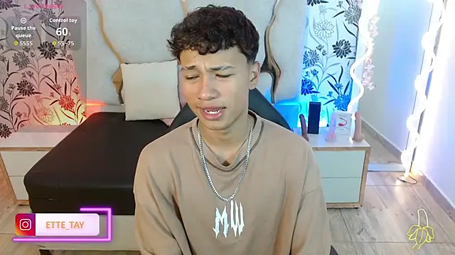 Snapshot of Ette_tay chatting on November 4, 2025, 3:21 am Ette tay online show from November 4, 2025, 3:21 am