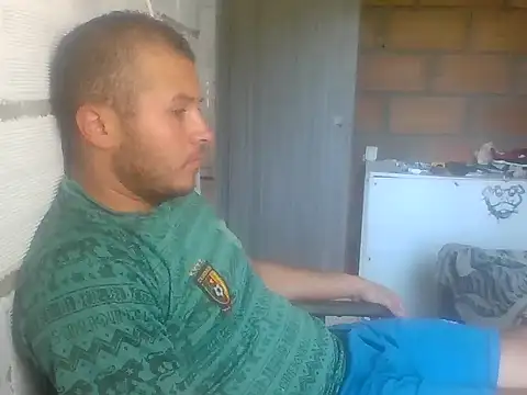 Snapshot of santiii___12 chatting on December 14, 2025, 4:56 pm santiii 12 online show from December 14, 2025, 4:56 pm