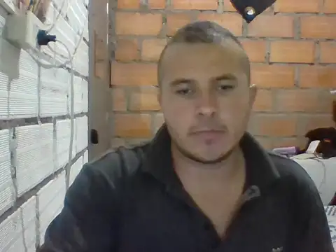 Snapshot of santiii___12 chatting on December 1, 2025, 7:15 pm santiii 12 online show from December 1, 2025, 7:15 pm