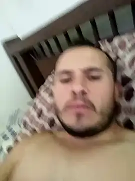 Snapshot of santiii___12 chatting on December 18, 2025, 5:06 pm santiii 12 online show from December 18, 2025, 5:06 pm