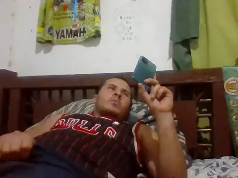 Snapshot of santiii___12 chatting on January 8, 2026, 4:18 am santiii 12 online show from January 8, 2026, 4:18 am