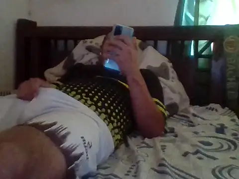 Snapshot of santiii___12 chatting on January 5, 2026, 8:34 pm santiii 12 online show from January 5, 2026, 8:34 pm