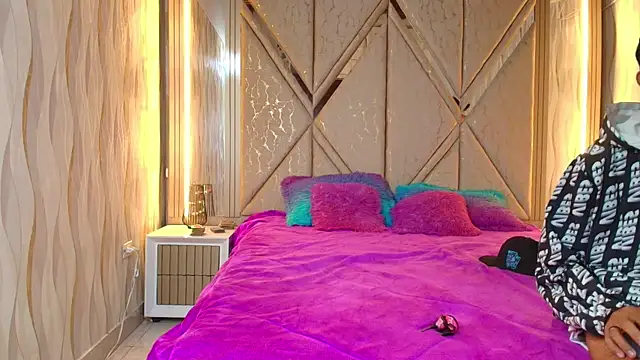 Hotcouple 222 online show from November 15, 2025, 7:34 am