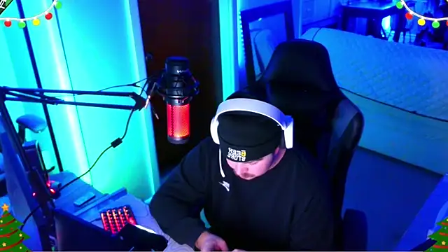 Snapshot of Bigboyballen chatting on December 17, 2025, 10:37 pm Bigboyballen online show from December 17, 2025, 10:37 pm