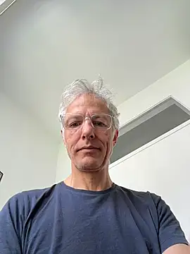 SexyLeon8 online show from June 17, 2026, 6:46 am