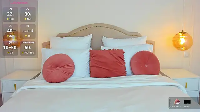 Snapshot of MilaMour chatting on October 27, 2025, 8:21 pm MilaMour online show from October 27, 2025, 8:21 pm