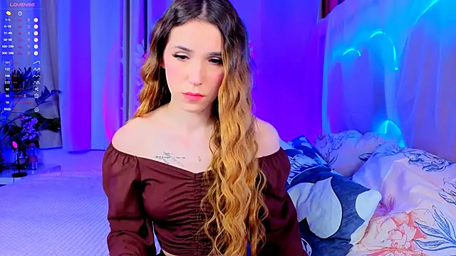 Snapshot of -CindyLou chatting on October 10, 2025, 8:42 pm -CindyLou online show from October 10, 2025, 8:42 pm