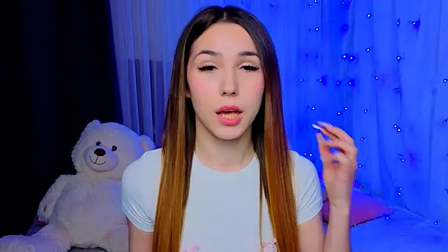Snapshot of -CindyLou chatting on September 18, 2025, 8:34 pm -CindyLou online show from September 18, 2025, 8:34 pm