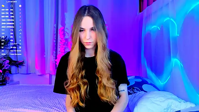 Snapshot of -CindyLou chatting on September 27, 2025, 8:48 pm -CindyLou online show from September 27, 2025, 8:48 pm