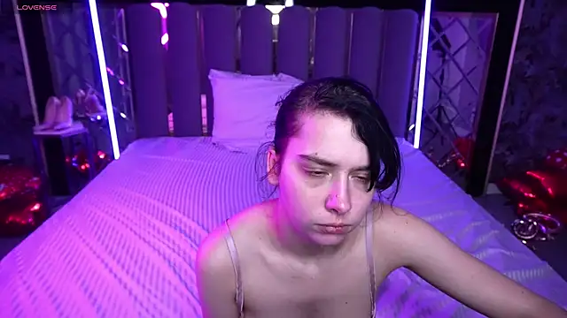 LiviaShy online show from February 18, 2026, 8:27 pm