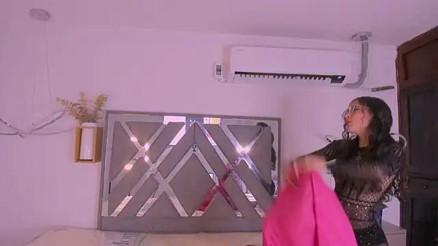 Akira Hime online show from September 19, 2025, 4:27 am