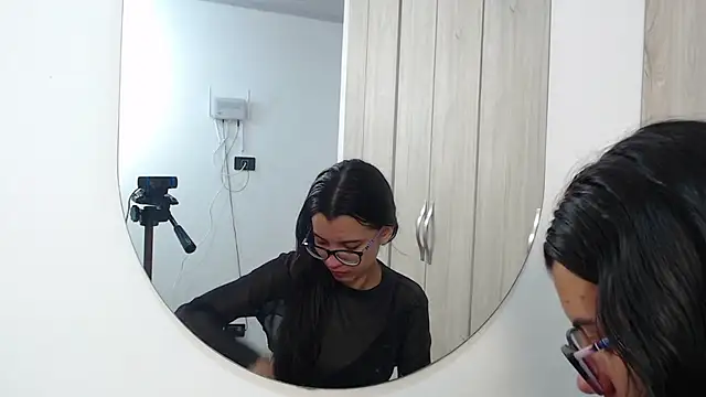 pinky f00x online show from November 15, 2025, 8:57 pm