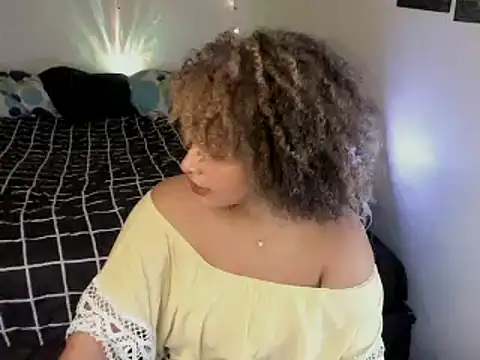 Snapshot of chloe_kisses chatting on April 20, 2026, 11:46 am chloe kisses online show from April 20, 2026, 11:46 am