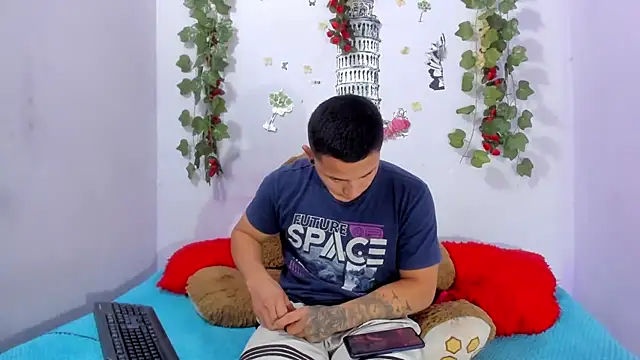 Snapshot of NataliaAndJulliam chatting on February 22, 2026, 3:09 am NataliaAndJulliam online show from February 22, 2026, 3:09 am