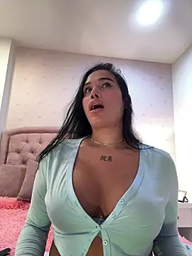 Snapshot of Bella__Wood chatting on January 31, 2026, 9:24 pm Bella Wood online show from January 31, 2026, 9:24 pm