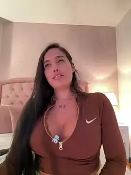 Snapshot of Bella__Wood chatting on July 19, 2026, 8:38 pm Bella Wood online show from July 19, 2026, 8:38 pm