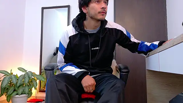 Snapshot of Elian_savoy chatting on May 3, 2026, 12:16 am Elian savoy online show from May 3, 2026, 12:16 am