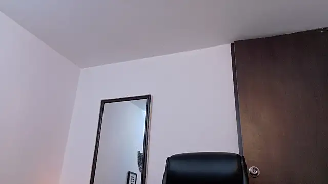 Snapshot of Elian_savoy chatting on April 29, 2026, 12:15 am Elian savoy online show from April 29, 2026, 12:15 am