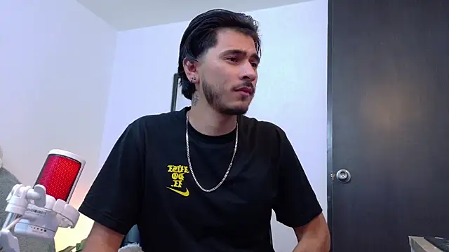 Snapshot of Elian_savoy chatting on June 19, 2026, 3:23 am Elian savoy online show from June 19, 2026, 3:23 am