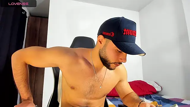 Snapshot of bryan_mugn chatting on November 9, 2025, 11:42 pm bryan mugn online show from November 9, 2025, 11:42 pm