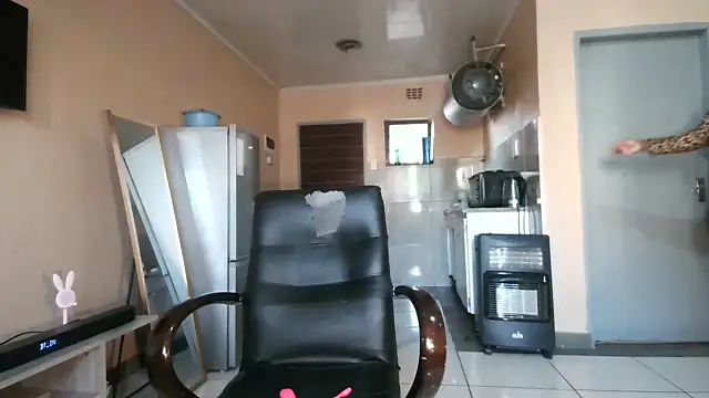 BusybooobsXXX3 online show from October 24, 2025, 4:11 am