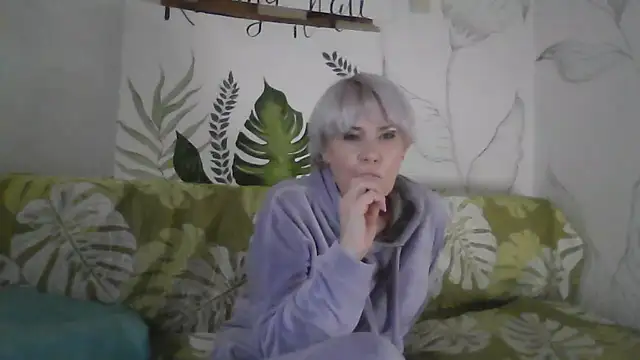 Catty Lady online show from December 18, 2025, 6:34 pm