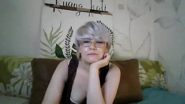 Catty Lady online show from March 15, 2026, 7:54 pm