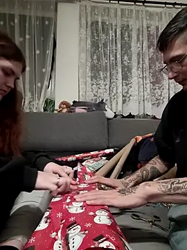 Engelundteufelchen23 online show from December 17, 2025, 7:19 pm