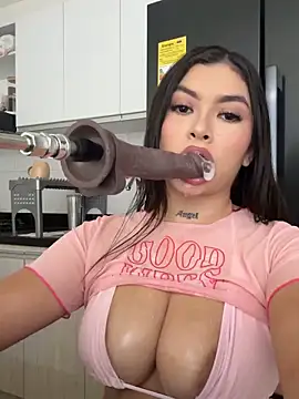 Snapshot of Skyy_Angel chatting on December 22, 2025, 8:20 pm Skyy Angel online show from December 22, 2025, 8:20 pm