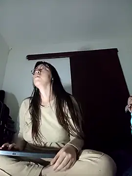 lareinalareinadelanal online show from October 27, 2025, 9:32 am