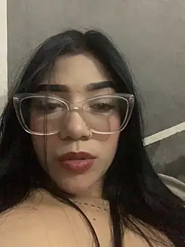 Snapshot of ElaRose_12 chatting on November 6, 2025, 5:17 pm ElaRose 12 online show from November 6, 2025, 5:17 pm