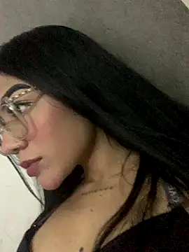 Snapshot of ElaRose_12 chatting on November 5, 2025, 6:55 pm ElaRose 12 online show from November 5, 2025, 6:55 pm