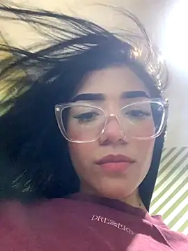 Snapshot of ElaRose_12 chatting on October 4, 2025, 8:43 pm ElaRose 12 online show from October 4, 2025, 8:43 pm